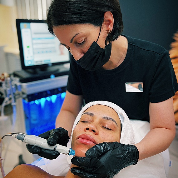 Эффект от процедуры вакуумного гидропилинга HydraFacial